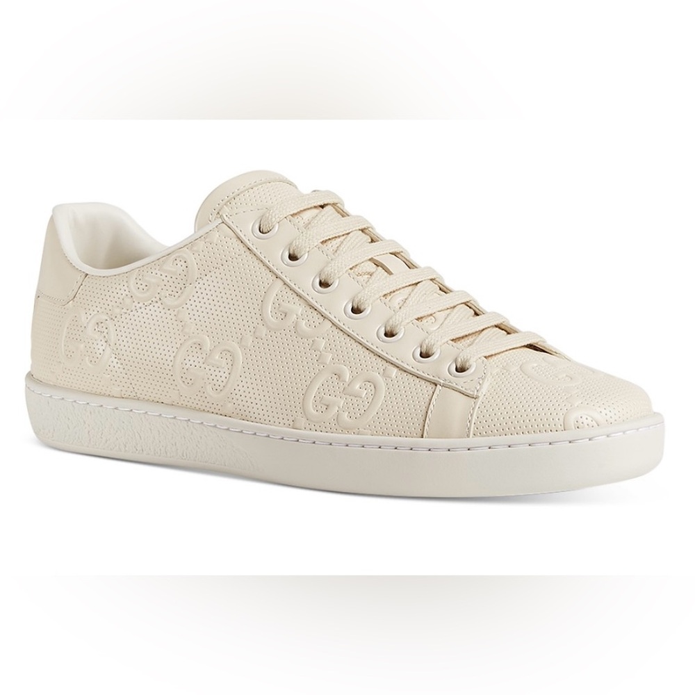 Gucci women’s GG Embossed Ave low top Sneakers 37 +  37.5   US 7.5